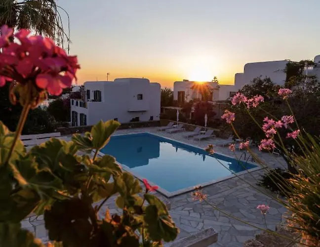 Neso - Stylish Poolside Escape For 6 In شقة *