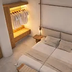 Neso - Stylish Poolside Escape For 6 In