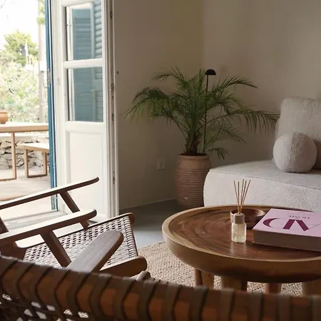 Апартаменты Neso - Stylish Poolside Escape For 6 In