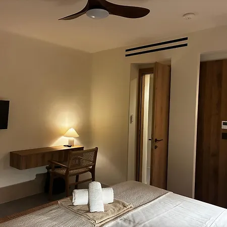 Neso - Stylish Poolside Escape For 6 In Apartment *